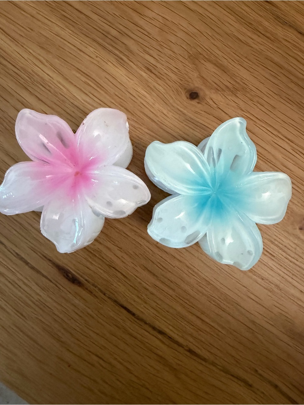 Set of 2 Hawaiian Flower claw clips  - Pink & Blue